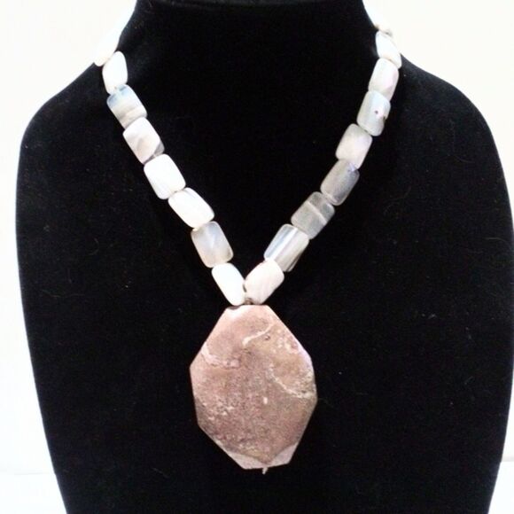 Chunky Agate Beaded Necklace with Large Faceted Stone Pendant - Picture 3 of 7